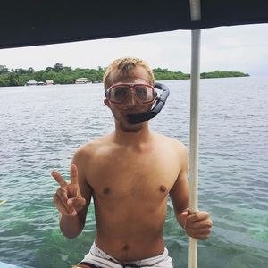 Meet your Posher, Warner